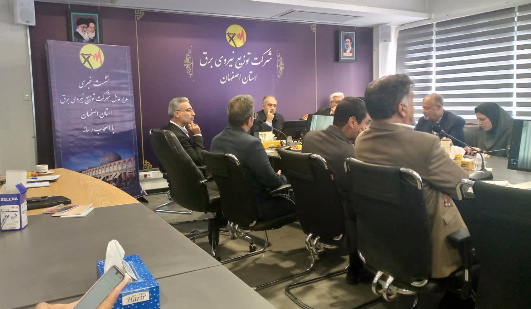 عبور روشن اصفهان از دل بحران/ پایداری شبکه برق با وجود خسارت ۱۴۰۰۰میلیارد ریالی