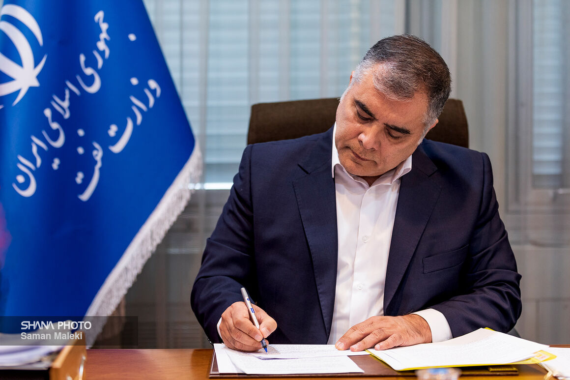 قدردانی وزیر نفت از تلاشهای کارکنان صنعت نفت در هفته دولت
