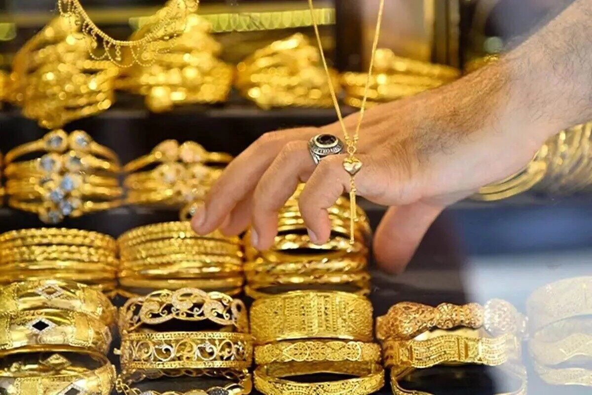 دلایل کاهش ۳.۵ درصدی قیمت طلا و پیامدهای آن برای بازار